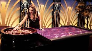 Filipino player watching live baccarat dealer stream on Android phone